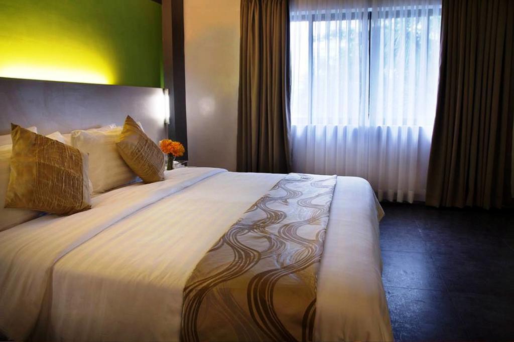 Pillows Hotel Cebu Exterior photo