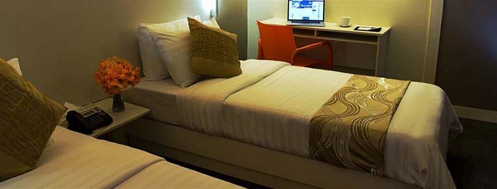 Pillows Hotel Cebu Exterior photo